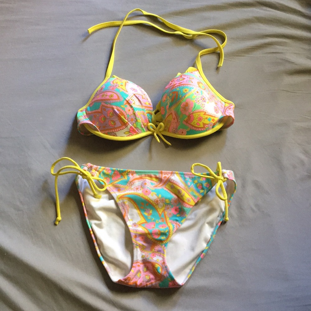 Victoria’s Secret bikini